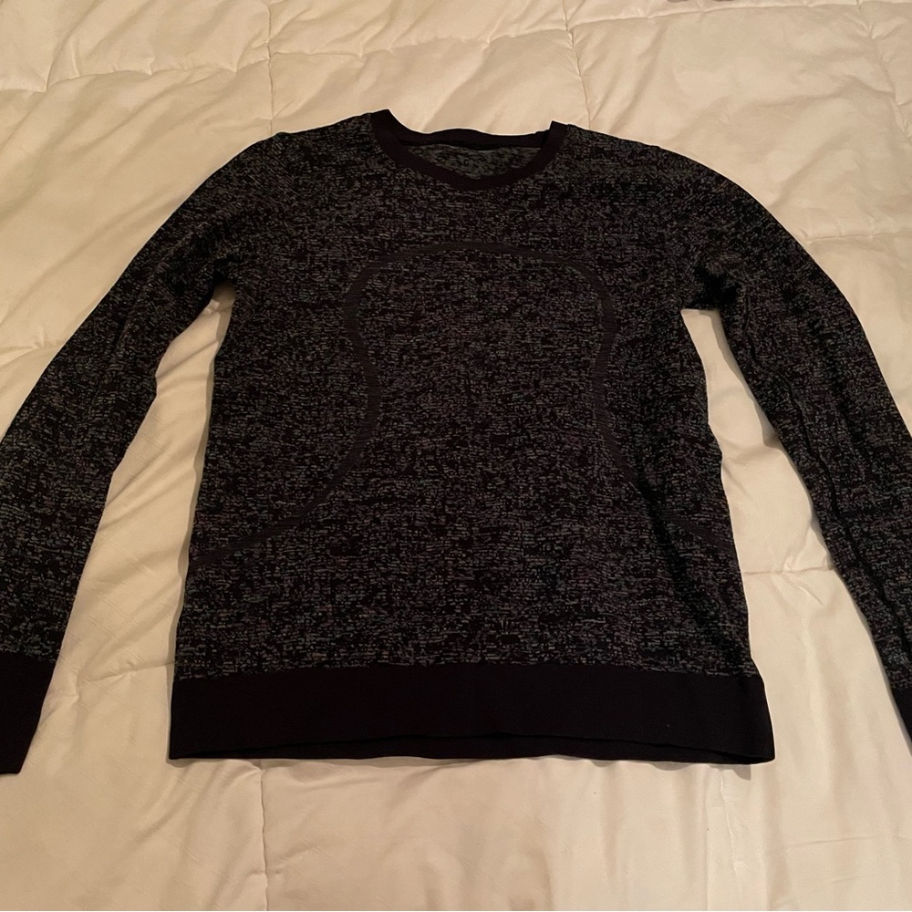 Lululemon run shirt size 4
